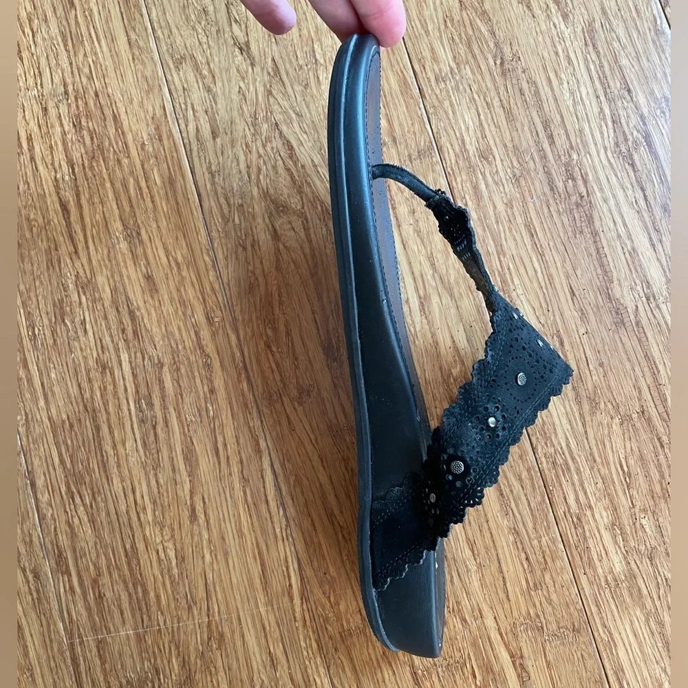 Yellowbox Black Flip Flop Sandals with Openwork Studded Design Size 11 - Picture 2 of 4